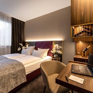 Zimmer mit Kingsize-Bett